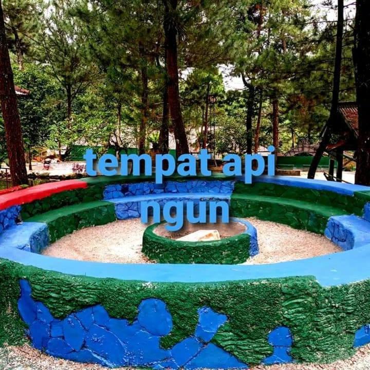 Pesona Wisata Alam Ciparay Endah Lodge *