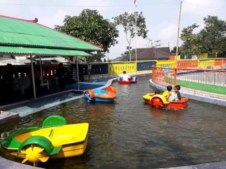 Lodge Pesona Wisata Alam Ciparay Endah *