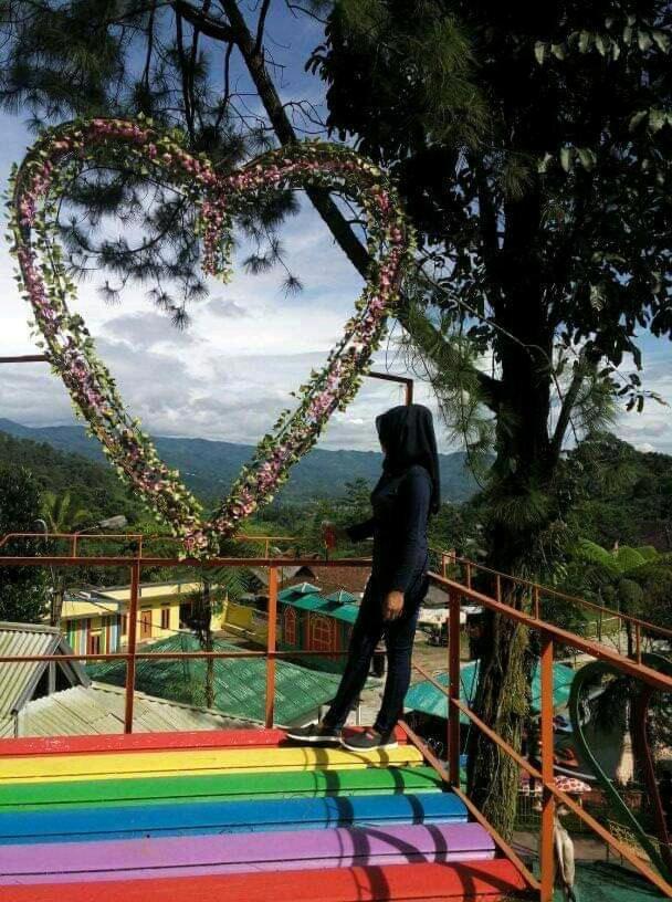 Pesona Wisata Alam Ciparay Endah *