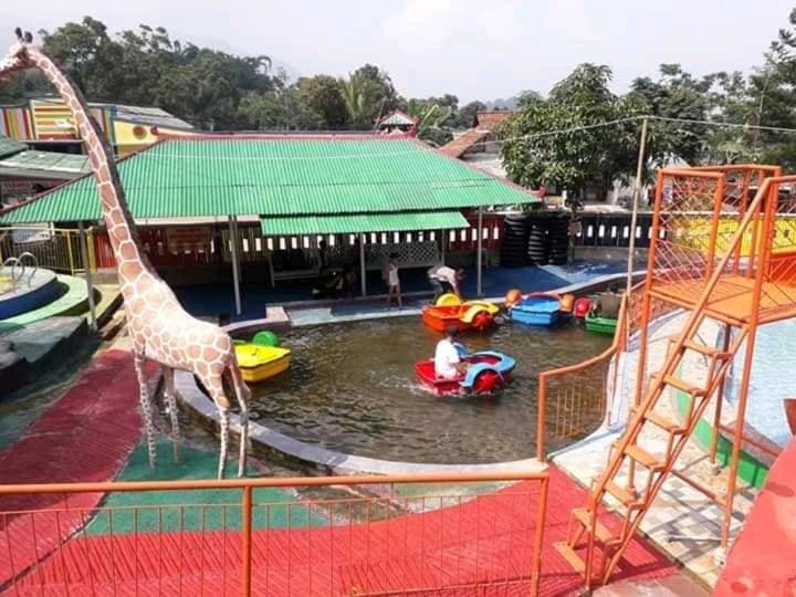 Lodge Pesona Wisata Alam Ciparay Endah